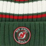 Detail loga na zimnej čiapke New Jersey Devils DG Plateau značky 47 brand