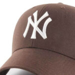 Detail loga na šiltovke NY Yankees BW 47 brand